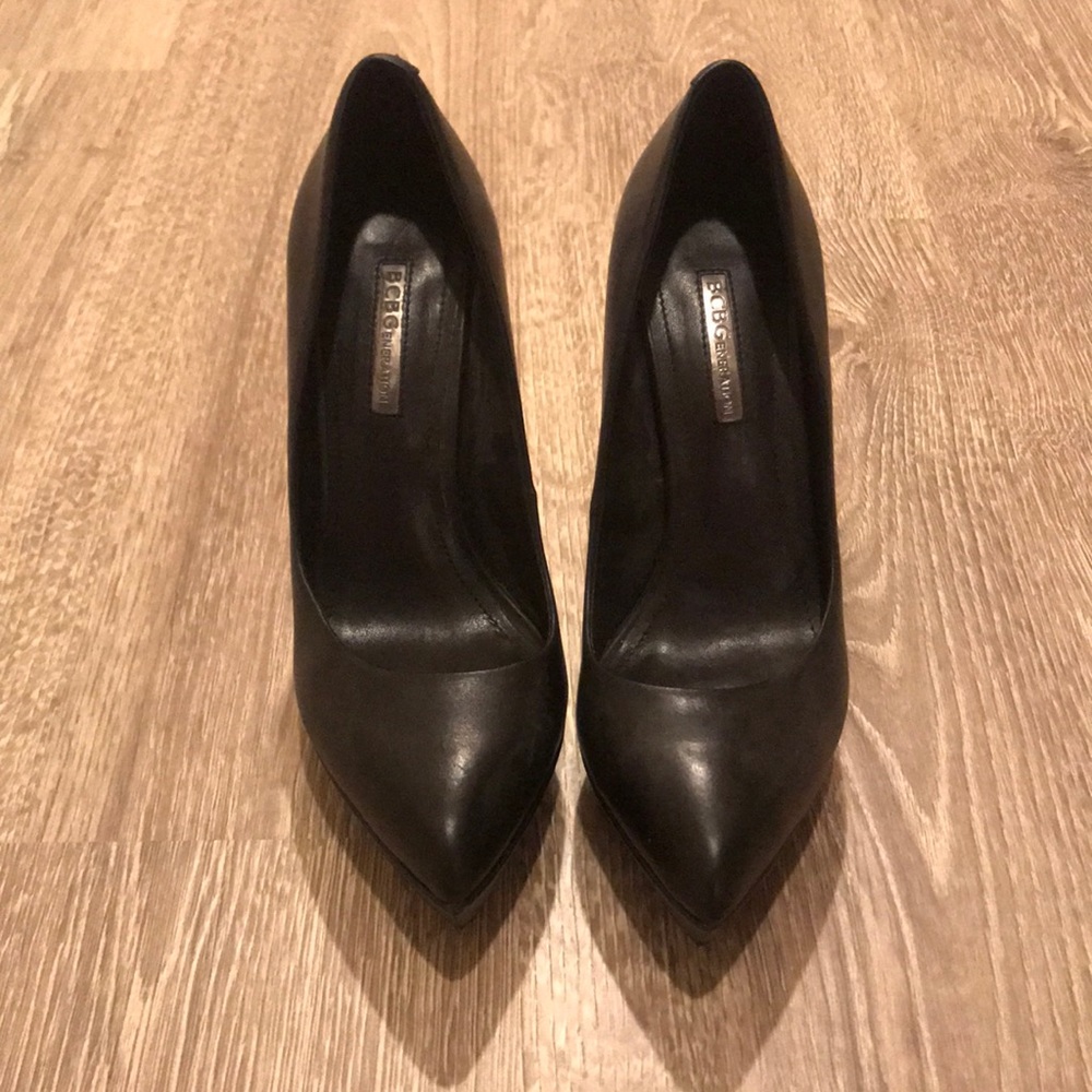 BCBG Black Pumps